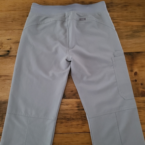 Figs Style T21004 Gray Scrub Pants Split Hem Size XS - Picture 4 of 11